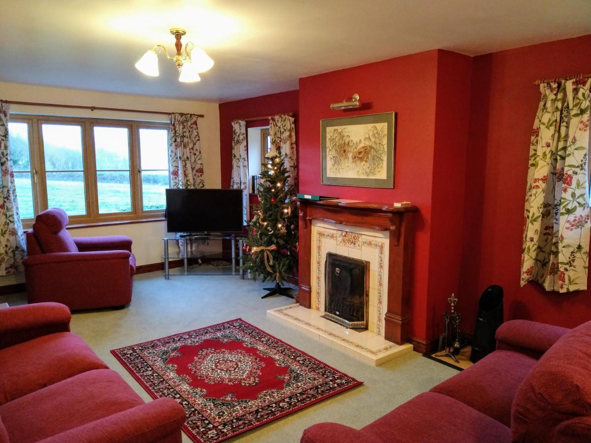 Llinos Cottage Beaumaris Exterior photo